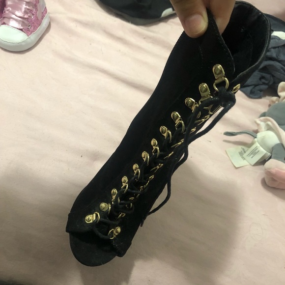 Heels - Picture 3 of 4